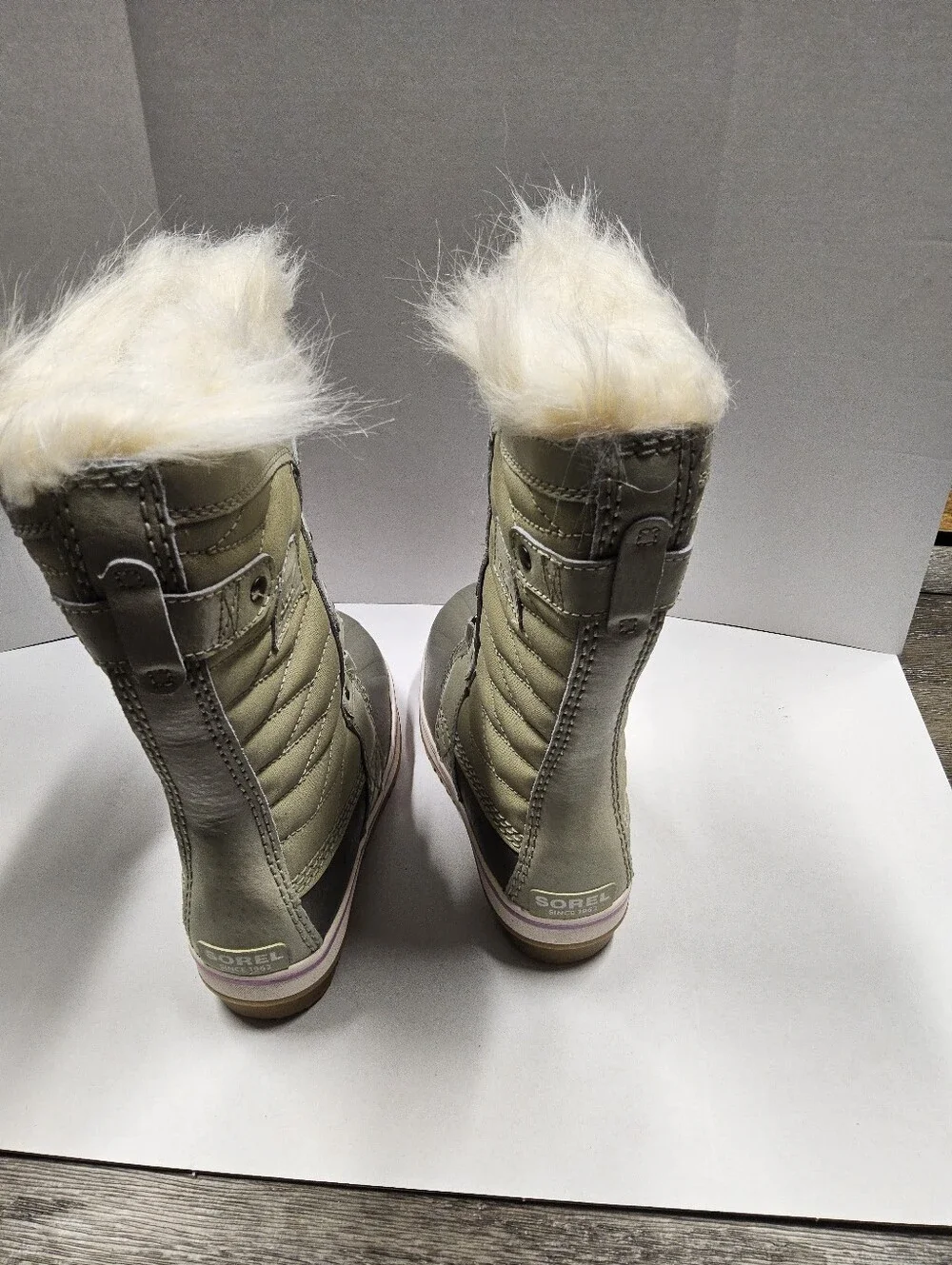 Youth Size 1 Faux Fur Trim Winter Boots Light Green & Gray withLavender Laces